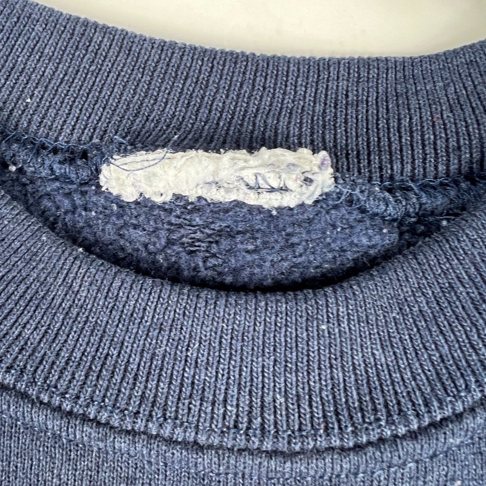 VTG NCAA Notre Dame Fightin Irish Sweatshirt Large Blue Faded Stained Crewneck - Picture 3 of 15